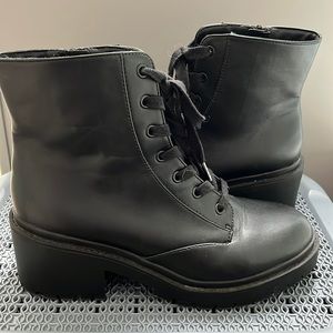 Universal Thread Lace Up Zippered Boot - Size 10
